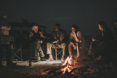 Gemeinsam am Lagerfeuer, ©Florian Lazzari