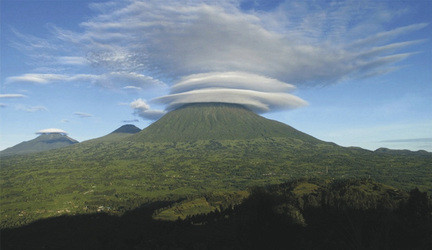 Beeindruckende Landschaft des Volcanoes Nationalparks, ©Across Africa
