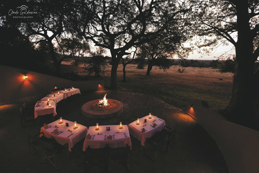 Stimmungsvolles Abendessen im Balule Private GR, ©Chade Gelderman Photography