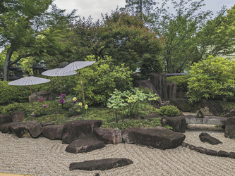 Steingarten im Ueno Park, ©Karawane