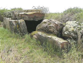 Neolithisches Megalithgrab Latdorf  