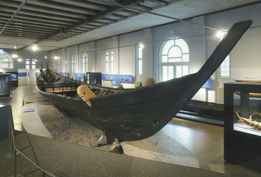 Schleswig, Archäologisches Museum, Nydam-Schiff, ©Holger Ellgaard