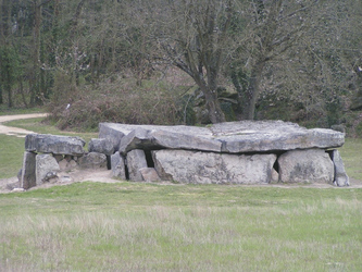 Megalithgrab Bajoulière , ©Archäologie & Reisen