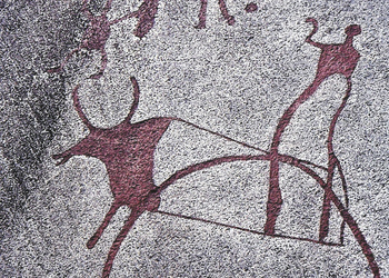 Bronzezeitliche Felsbilder Vitlyke (zur Verdeutlichung rot ausgemalt)
